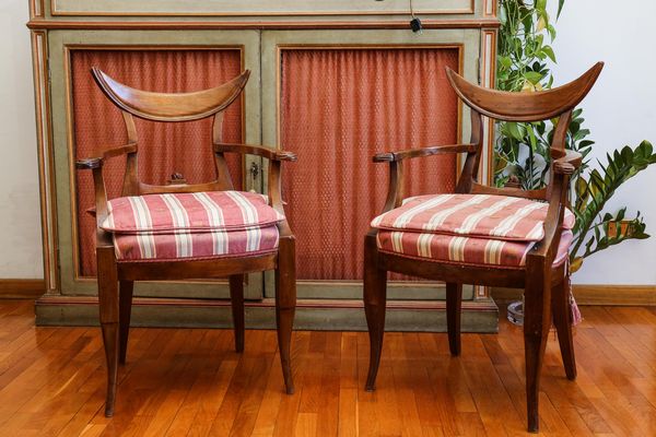 Coppia di poltroncine in noce  - Asta L'Arte di Arredare - Associazione Nazionale - Case d'Asta italiane