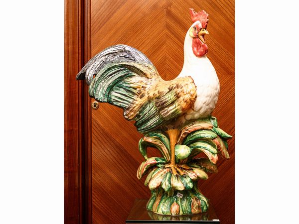 Grande gallo decorativo in ceramica policroma  - Asta L'Arte di Arredare - Associazione Nazionale - Case d'Asta italiane