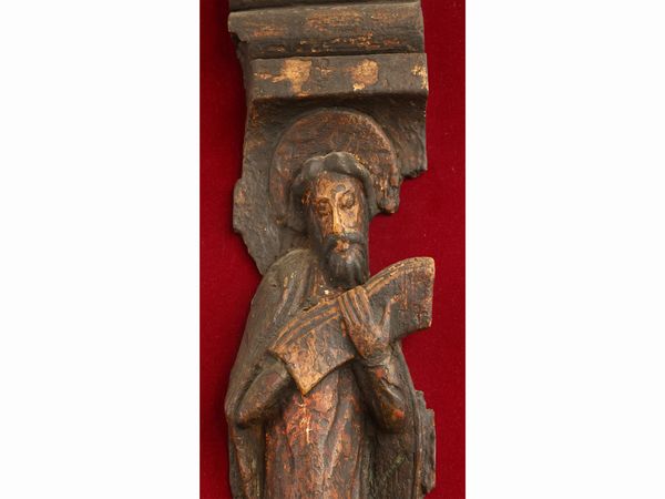 Due antichi frammenti lignei raffiguranti santi  - Asta L'Arte di Arredare - Associazione Nazionale - Case d'Asta italiane