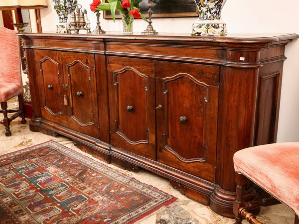 Grande credenza in noce  - Asta L'Arte di Arredare - Associazione Nazionale - Case d'Asta italiane