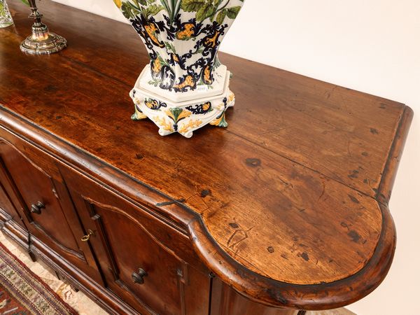 Grande credenza in noce  - Asta L'Arte di Arredare - Associazione Nazionale - Case d'Asta italiane