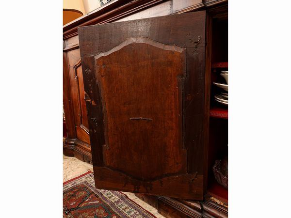 Grande credenza in noce  - Asta L'Arte di Arredare - Associazione Nazionale - Case d'Asta italiane