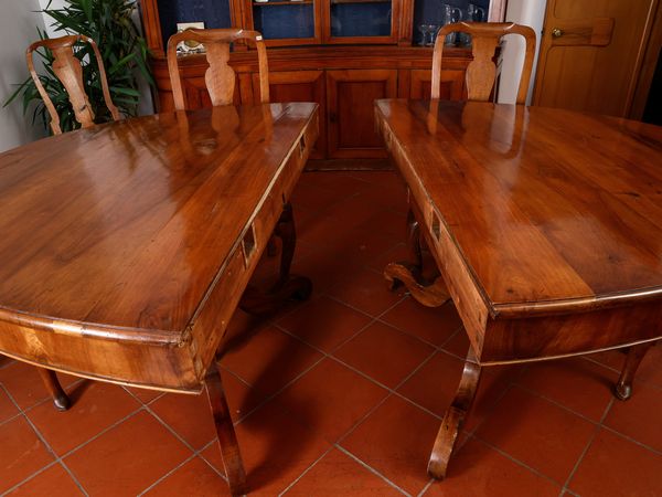 Grande tavolo da pranzo in noce e piuma di noce allungabile  - Asta L'Arte di Arredare - Associazione Nazionale - Case d'Asta italiane