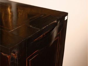 Importante monetiere listrato in legno ebanizzato  - Asta L'Arte di Arredare - Associazione Nazionale - Case d'Asta italiane