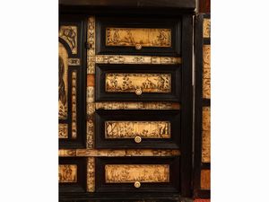 Importante monetiere listrato in legno ebanizzato  - Asta L'Arte di Arredare - Associazione Nazionale - Case d'Asta italiane