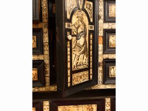 Importante monetiere listrato in legno ebanizzato  - Asta L'Arte di Arredare - Associazione Nazionale - Case d'Asta italiane