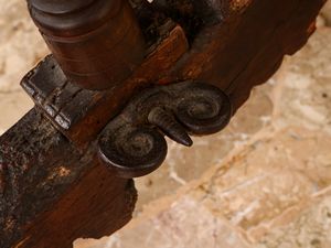 Tavolo a fratina in noce  - Asta L'Arte di Arredare - Associazione Nazionale - Case d'Asta italiane