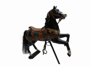 Antico cavallo da giostra in legno dipinto  - Asta L'Arte di Arredare - Associazione Nazionale - Case d'Asta italiane