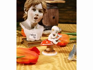 MIscellanea di ninnoli e curiosit in porcellana e biscuit  - Asta L'Arte di Arredare - Associazione Nazionale - Case d'Asta italiane