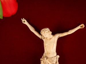 Cristo in avorio  - Asta L'Arte di Arredare - Associazione Nazionale - Case d'Asta italiane