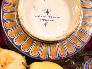 Piatto e ciotola in terracotta smaltata, Alfredo Santarelli e Gualdo Tadino  - Asta L'Arte di Arredare - Associazione Nazionale - Case d'Asta italiane