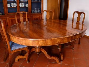 Grande tavolo da pranzo in noce e piuma di noce allungabile  - Asta L'Arte di Arredare - Associazione Nazionale - Case d'Asta italiane