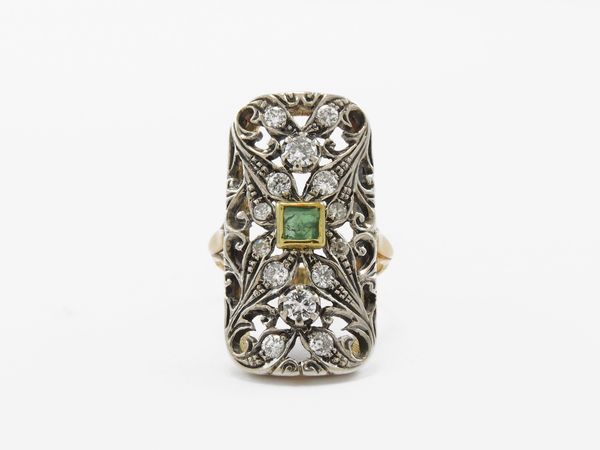 Anello in oro giallo e argeno con diamanti e smeraldo  - Asta Gioielli e orologi - Associazione Nazionale - Case d'Asta italiane