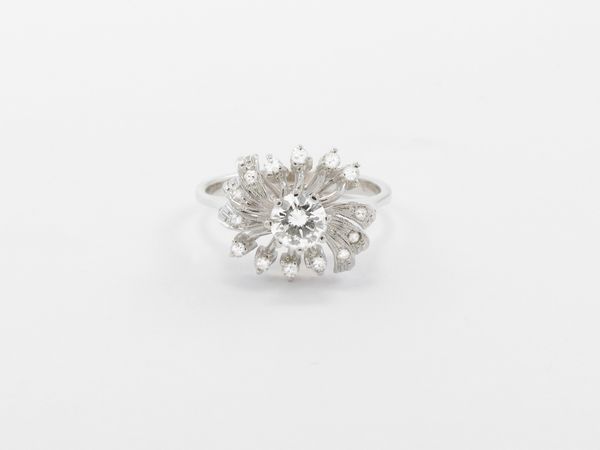 Anello in oro bianco con diamanti  - Asta Gioielli e orologi - Associazione Nazionale - Case d'Asta italiane