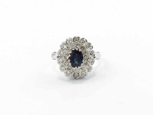 Anello in oro bianco con diamanti  - Asta Gioielli e orologi - Associazione Nazionale - Case d'Asta italiane