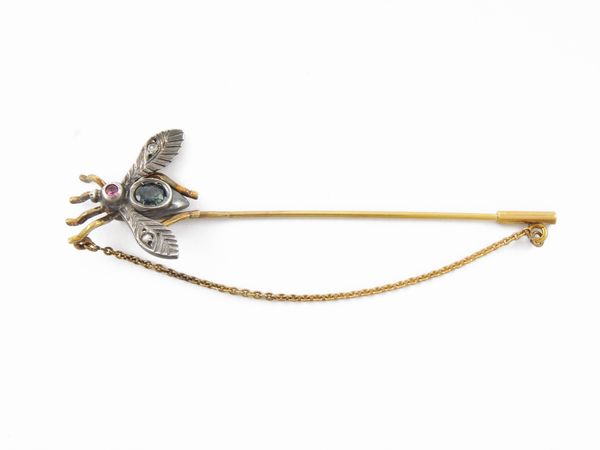 Spilla animalier in or giallo e argento con diamanti, rubino e zaffiro  - Asta Gioielli e orologi - Associazione Nazionale - Case d'Asta italiane