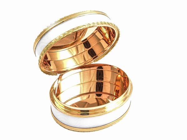 Tabacchiera in oro giallo, oro rosa e argento con diamanti, smalti e miniatura  - Asta Gioielli e orologi - Associazione Nazionale - Case d'Asta italiane