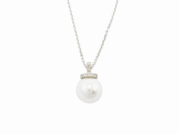 Catenina e pendente in oro bianco con diamanti e perla coltivata South Sea  - Asta Gioielli e orologi - Associazione Nazionale - Case d'Asta italiane