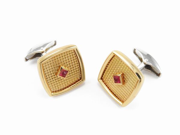 Coppia di gemelli in oro giallo e bianco con rubini  - Asta Gioielli e orologi - Associazione Nazionale - Case d'Asta italiane