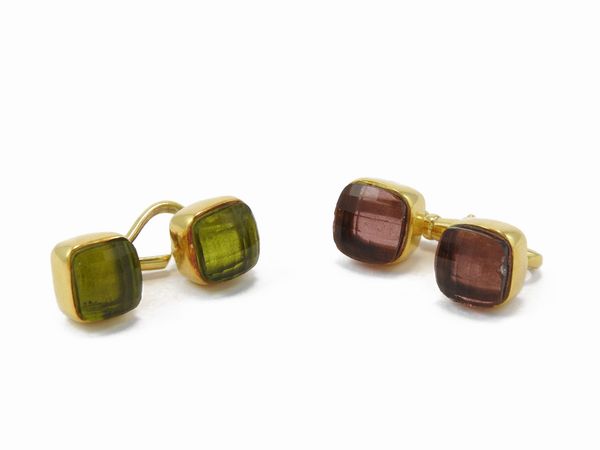 Coppia di gemelli in oro giallo con paste vitree verdi e viola  - Asta Gioielli e orologi - Associazione Nazionale - Case d'Asta italiane