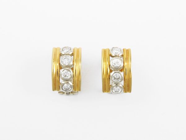 Orecchini in oro bianco e giallo con diamanti  - Asta Gioielli e orologi - Associazione Nazionale - Case d'Asta italiane