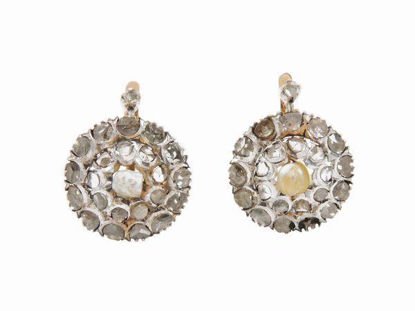 Orecchini in oro rosa a basso titolo con diamanti e perle barocche  - Asta Gioielli e orologi - Associazione Nazionale - Case d'Asta italiane