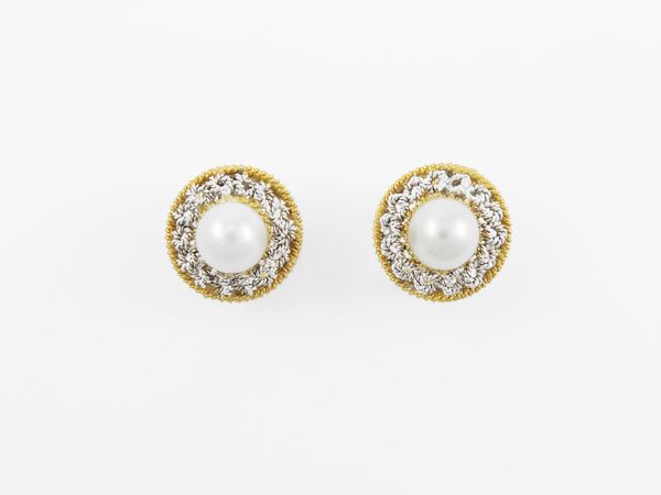 Orecchini in oro bianco e giallo con perle coltivate  - Asta Gioielli e orologi - Associazione Nazionale - Case d'Asta italiane