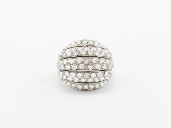 Anello a fascia bombata in oro bianco e giallo con diamanti  - Asta Gioielli e orologi - Associazione Nazionale - Case d'Asta italiane