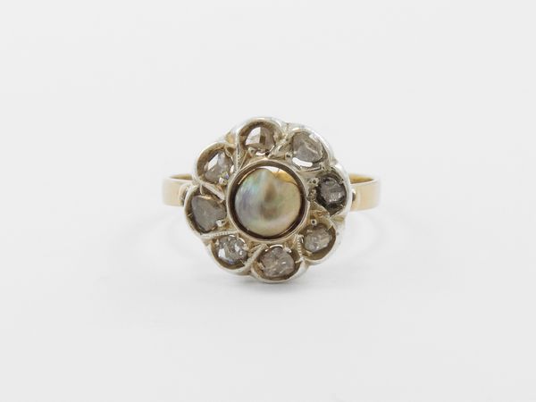 Anello in oro giallo a basso titolo e argento con diamanti e perla  - Asta Gioielli e orologi - Associazione Nazionale - Case d'Asta italiane