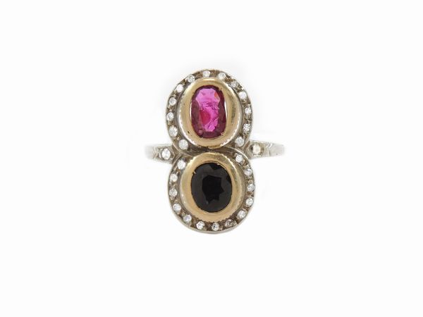 Anello in oro giallo a basso titolo e argento con diamanti, rubino e zaffiro  - Asta Gioielli e orologi - Associazione Nazionale - Case d'Asta italiane