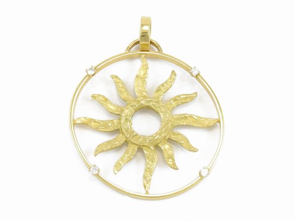 Pendente in oro giallo e diamanti  - Asta Gioielli e orologi - Associazione Nazionale - Case d'Asta italiane