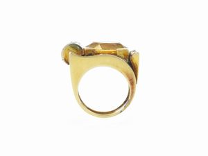 Anello in oro giallo e platino con diamanti e quarzo citrrino  - Asta Gioielli e orologi - Associazione Nazionale - Case d'Asta italiane