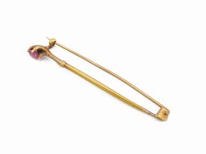 Spilla in oro rosso con rubino  - Asta Gioielli e orologi - Associazione Nazionale - Case d'Asta italiane