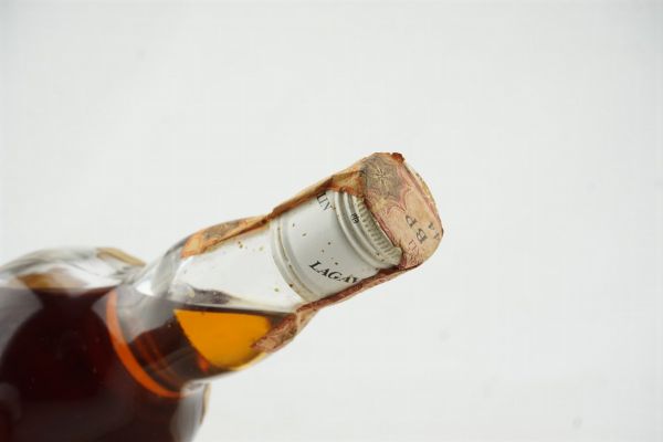 Lagavulin  - Asta MIRABILIA - Whisky da Collezione - Associazione Nazionale - Case d'Asta italiane