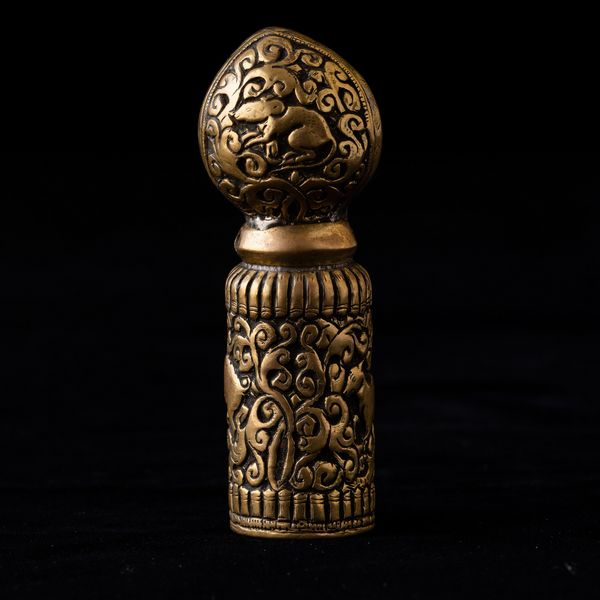 Sigillo in metallo con soggetto naturalistico e motivi a racemi, Tibet, XIX secolo  - Asta Arte orientale - Associazione Nazionale - Case d'Asta italiane