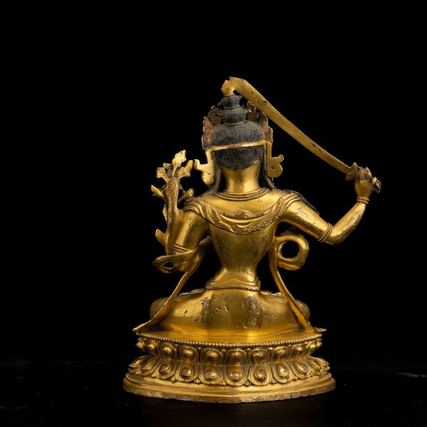 Figura di divinit� con spada in bronzo dorato, Cina, Dinastia Qing, XVIII secolo  - Asta Fine Chinese Works of Art - Associazione Nazionale - Case d'Asta italiane