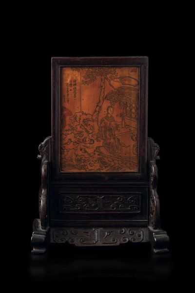 Piccolo paravento da tavolo con placca in legno di bamb� con decoro inciso raffigurante fanciulla e iscrizione, Cina, Dinastia Qing, Dinastia Qing, epoca Qianlong (1736-1796)  - Asta Fine Chinese Works of Art - Associazione Nazionale - Case d'Asta italiane