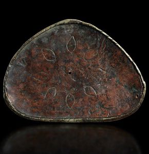 Importante e rara figura di Vajrasattva seduto su doppio fiore di loto in repouss e argento, Tibet, XII-XIII secolo  - Asta Fine Chinese Works of Art - Associazione Nazionale - Case d'Asta italiane