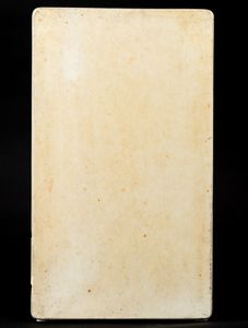 Vassoio in porcellana nei toni della Famiglia Verde con figure di draghi e fenici, Cina, Dinastia Qing, epoca Daoguang (1821-1850)  - Asta Fine Chinese Works of Art - Associazione Nazionale - Case d'Asta italiane