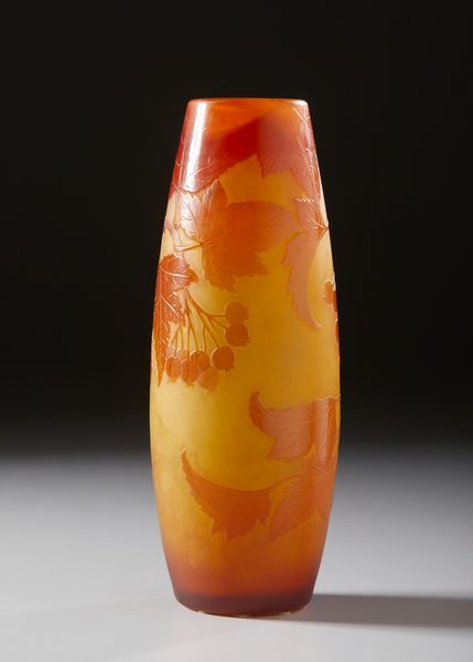 GALL� : Vaso in vetro doppio, decoro di foglie e bacche nei toni dell'arancio e del rosso, finemente inciso ad acido  - Asta Asta 401 | ARTE ANTICA E DEL XIX SECOLO Online - Associazione Nazionale - Case d'Asta italiane