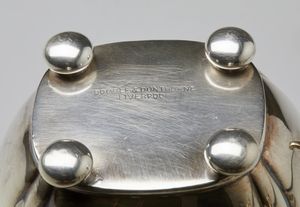 ARGENTIERE INGLESE DEL XX SECOLO : Servizio da t� e caff� in argento composto da teiera, caffettiera, zuccheriera, lattiera e vassoio (non pertinente)  - Asta Asta 401 | ARTE ANTICA E DEL XIX SECOLO Online - Associazione Nazionale - Case d'Asta italiane