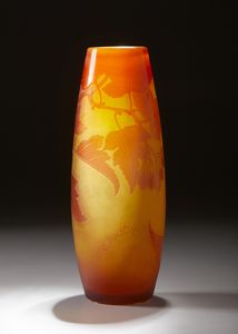 GALL - Vaso in vetro doppio, decoro di foglie e bacche nei toni dell'arancio e del rosso, finemente inciso ad acido
