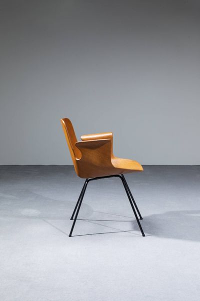 VITTORIO NOBILI : Sedia mod. Medea con braccioli  - Asta Design - Associazione Nazionale - Case d'Asta italiane