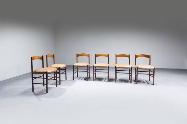 LUIGI MASSONI : Sei sedie in legno e imbottitura rivestita in cuoio. Prod. Mobilia anni '60 cm 78x50x50  Difetti  - Asta Design - Associazione Nazionale - Case d'Asta italiane