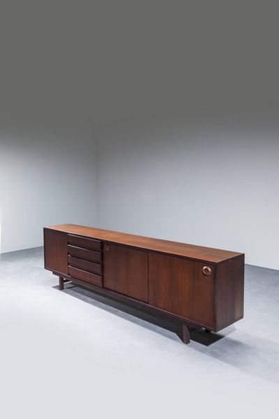 PRODUZIONE ITALIANA : Sideboard in legno  fronte a due sportelli e cassetti. Anni '50 cm 76x239x43  - Asta Design - Associazione Nazionale - Case d'Asta italiane