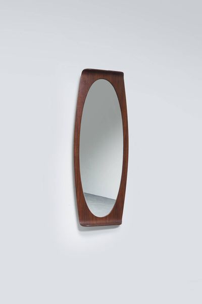 CAMPO & GRAFFI : Specchio con compensato curvato impiallaciato in legno  vetro specchiato. Prod. Home anni '60 cm 121x46  - Asta Design - Associazione Nazionale - Case d'Asta italiane