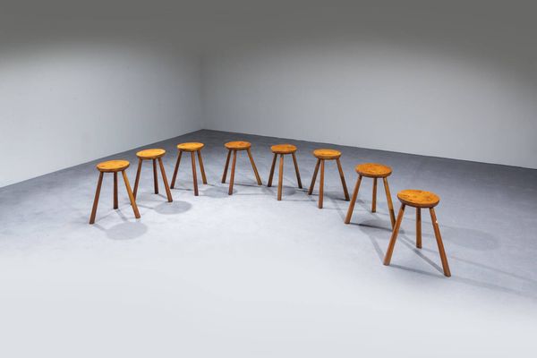 PRODUZIONE ITALIANA : Otto sgabelli in legno massello. Anni '50 cm 50x40x40 (seduta) cm 28x28  - Asta Design - Associazione Nazionale - Case d'Asta italiane