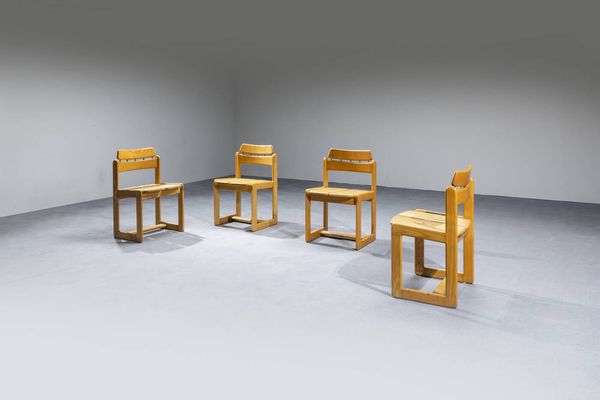 ILMARI TAPIOVAARA : Quattro sedie in legno frassino. Marchio sotto la seduta Prod. F.lli Montina anni '70  cm 74x46 5x43  - Asta Design - Associazione Nazionale - Case d'Asta italiane