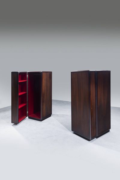 PRODUZIONE ITALIANA : Coppia di mobili portabiti in legno  interno rivestito in legno laminato rosso. Anni '70  cm 150x80x58  - Asta Design - Associazione Nazionale - Case d'Asta italiane