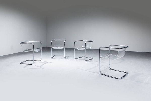C2 : Quattro sedie con struttura in tubolare d'acciaio  seduta in materiale plastico. Prod. C2 anni '70 cm 67 5x50x52  - Asta Design - Associazione Nazionale - Case d'Asta italiane
